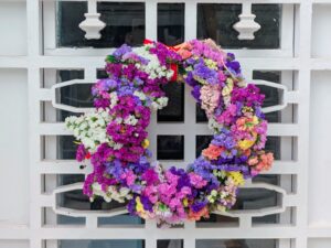 Read more about the article Life at school: May Day Flower Wreath at the Entrance of Our School